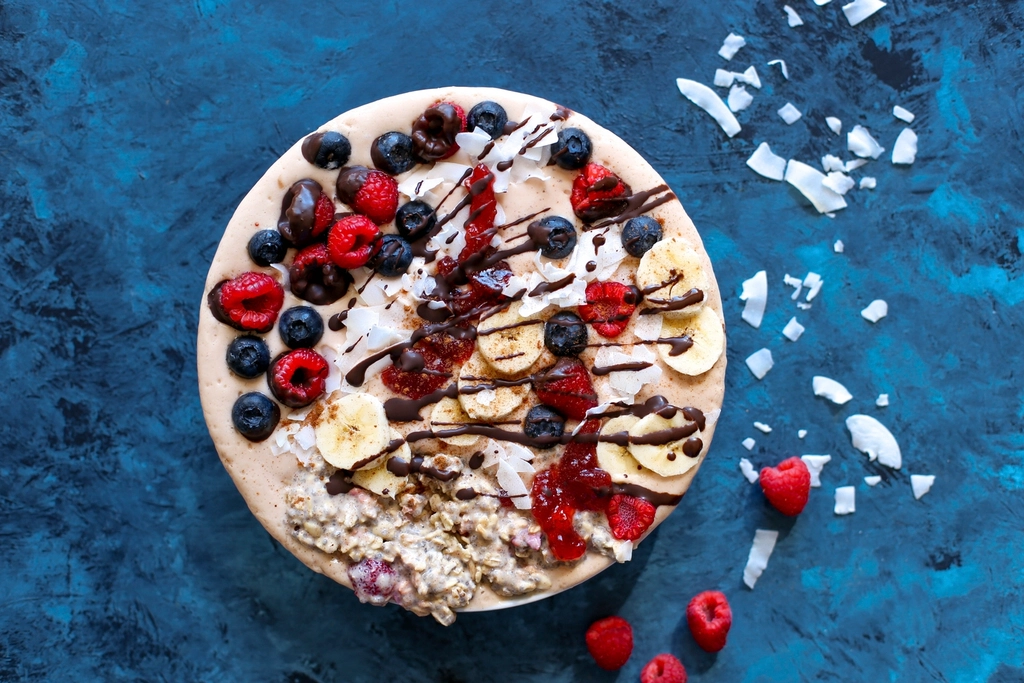 Vegetarisches Gericht von oben fotografiert, liebevoll angerichtet